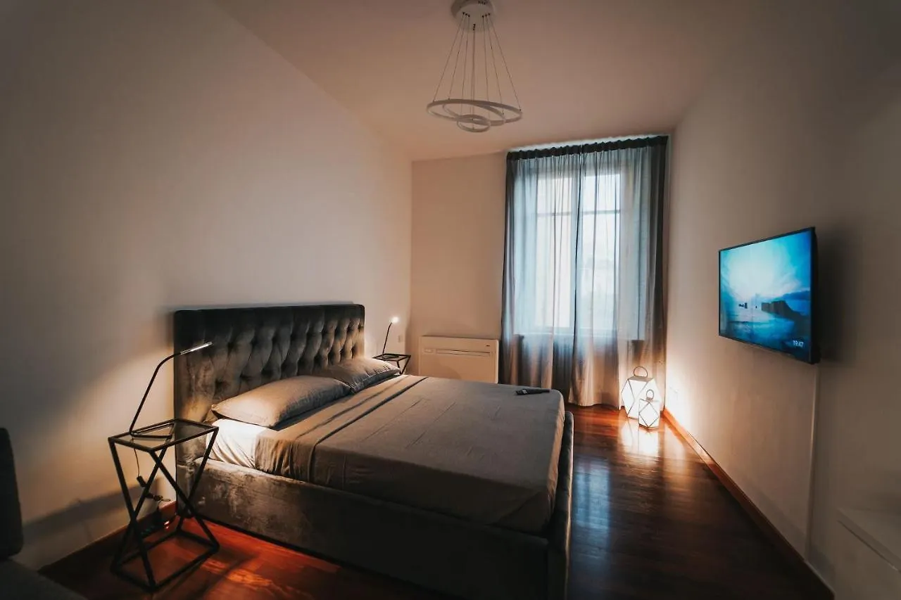 Appartamento Esclusivo Fronte Lago, In Centro A Como Con Garage 0*,