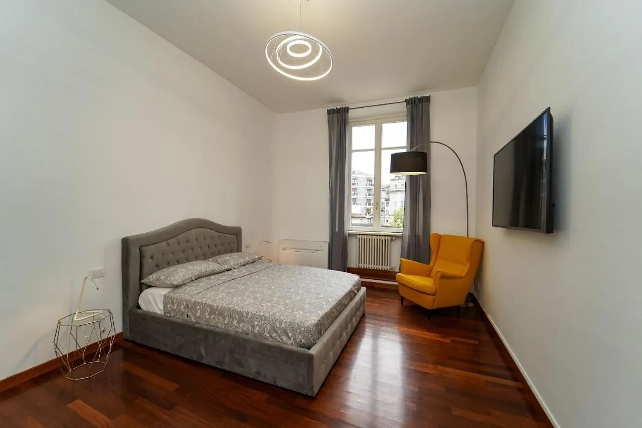Appartamento Esclusivo Fronte Lago, In Centro A Como Con Garage Apartment