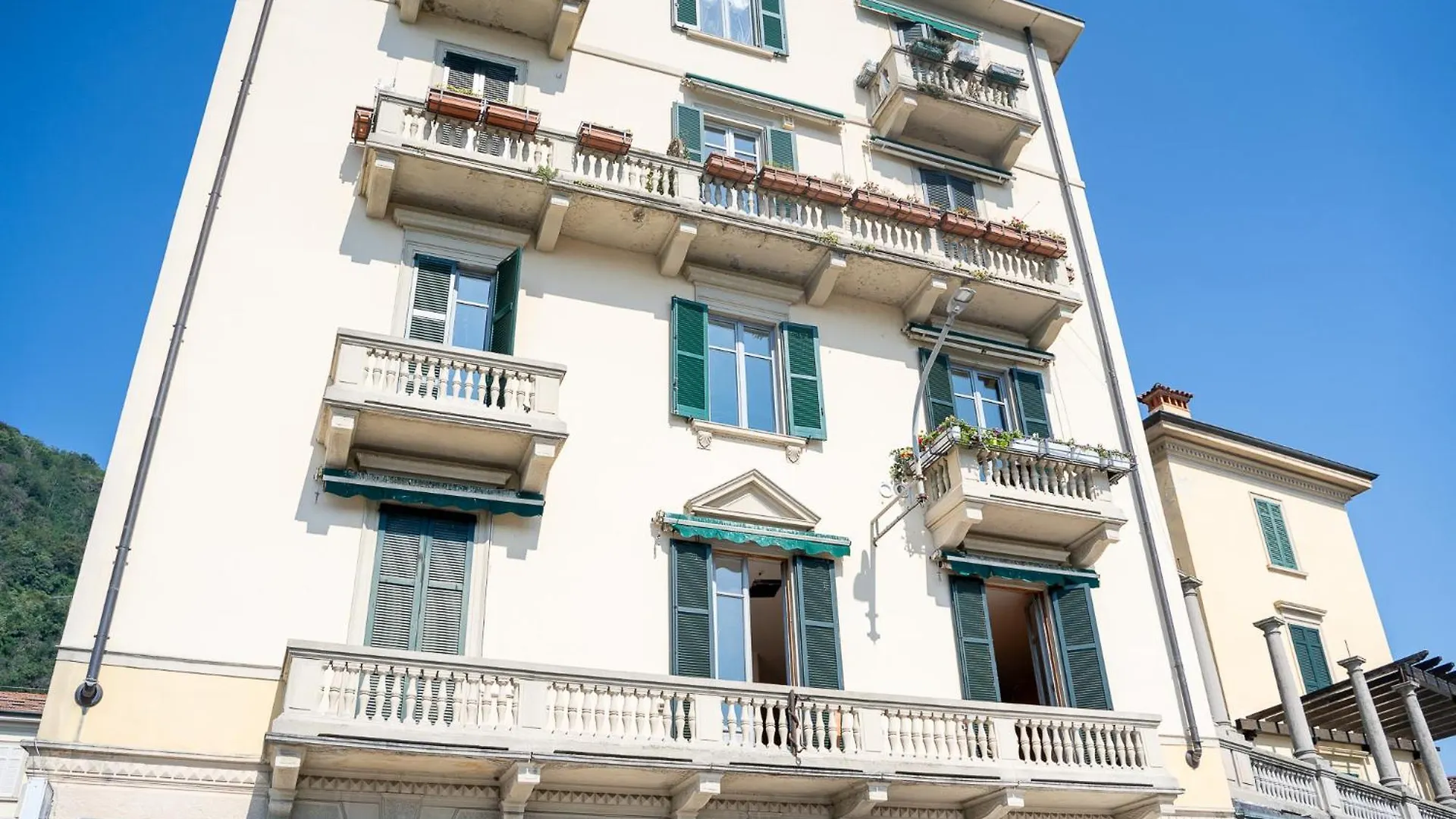 Apartment Appartamento Esclusivo Fronte Lago, In Centro A Como Con Garage Italy
