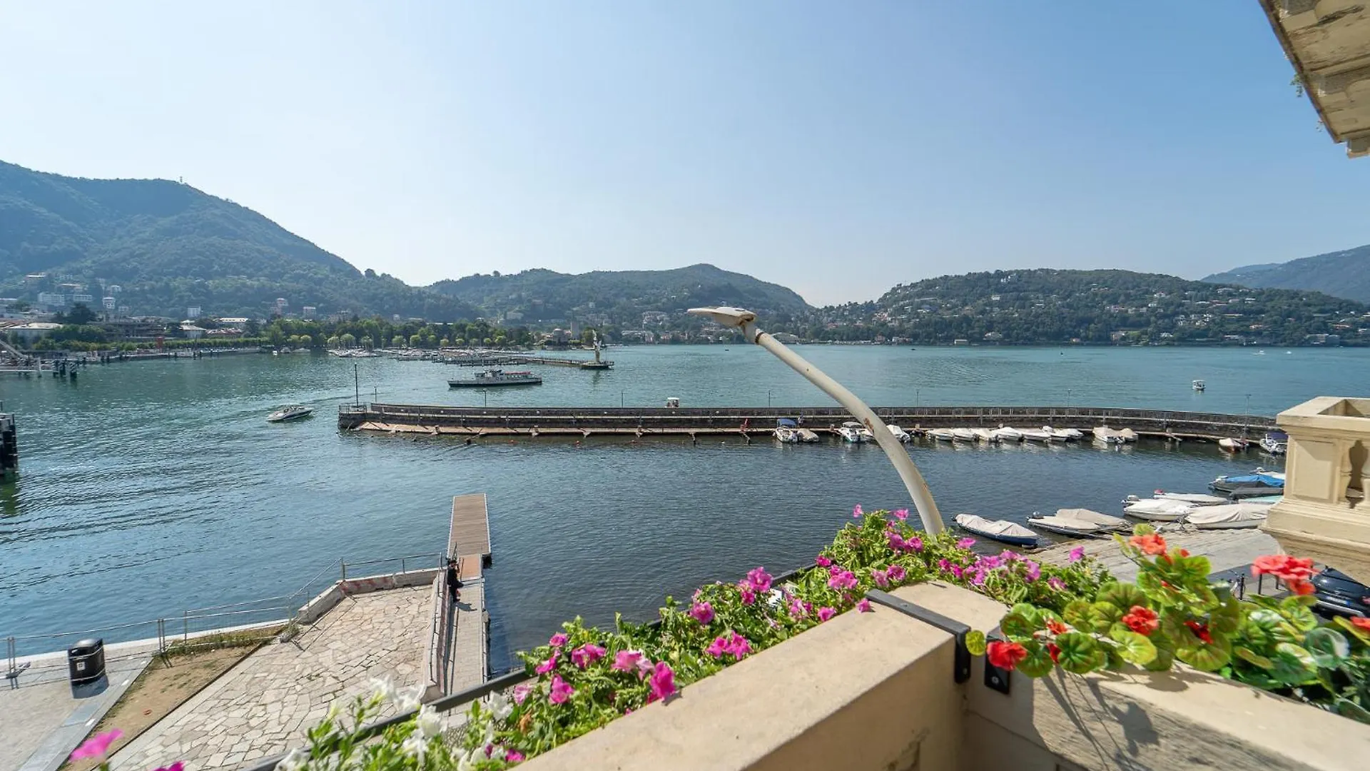 Appartamento Esclusivo Fronte Lago, In Centro A Como Con Garage 0*,  Italy