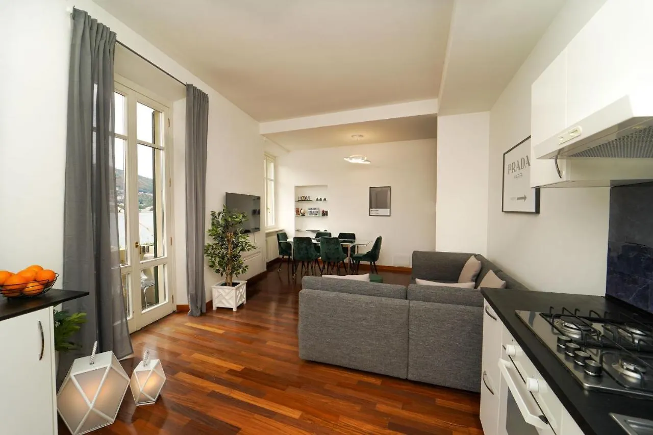 Appartamento Esclusivo Fronte Lago, In Centro A Como Con Garage