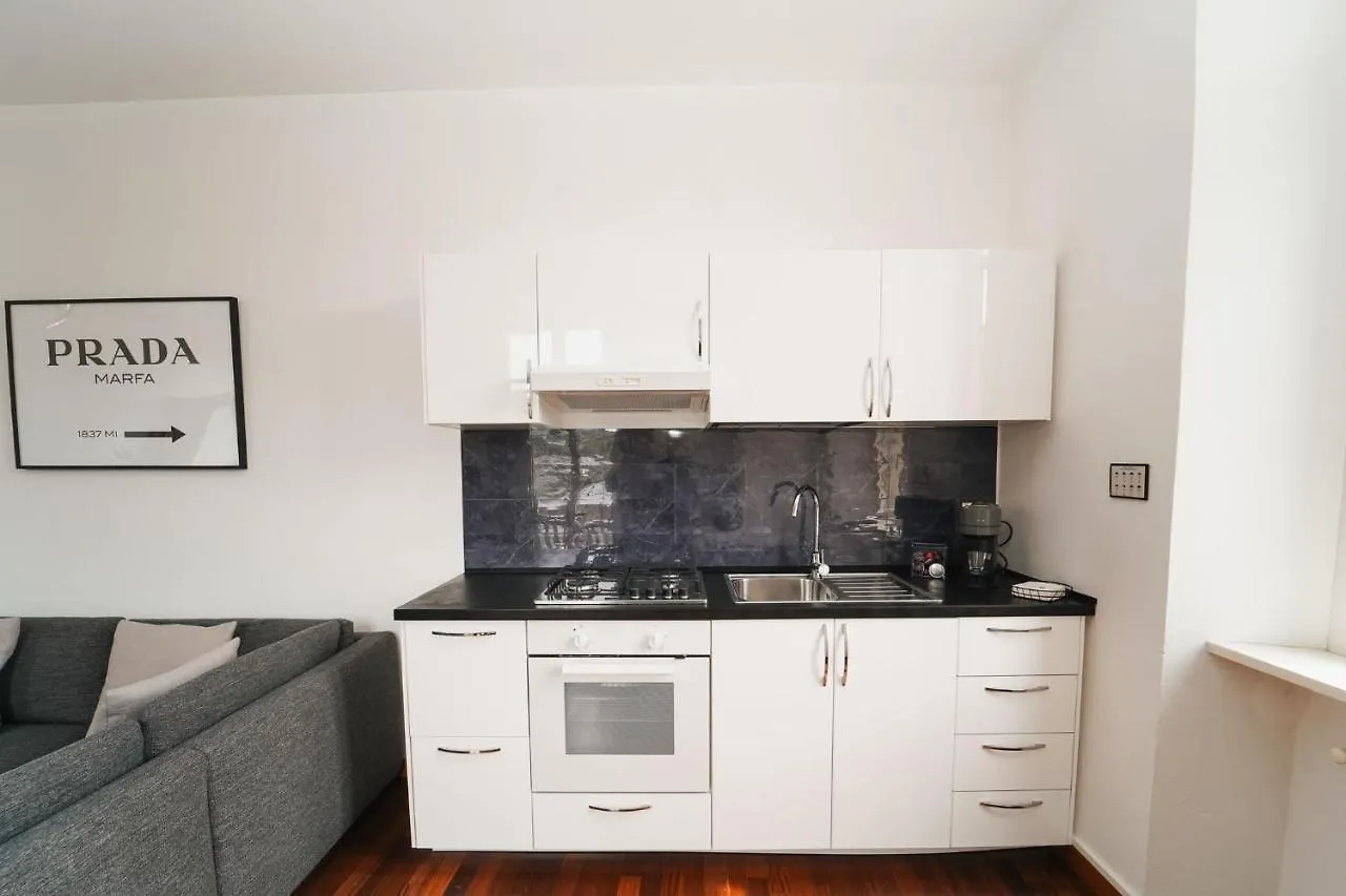 Apartment Appartamento Esclusivo Fronte Lago, In Centro A Como Con Garage Italien